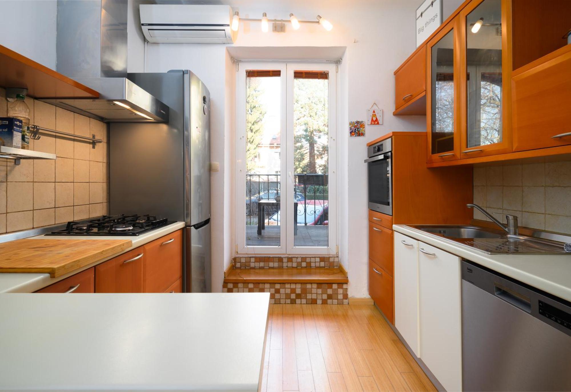 Urban View Apartment With Free Parking ลูบลิยานา ภายนอก รูปภาพ